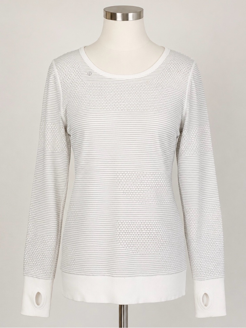 *CLEARANCE*
Lululemon White Seamless Long Sleeve Thumbhole Top Women’s Size S